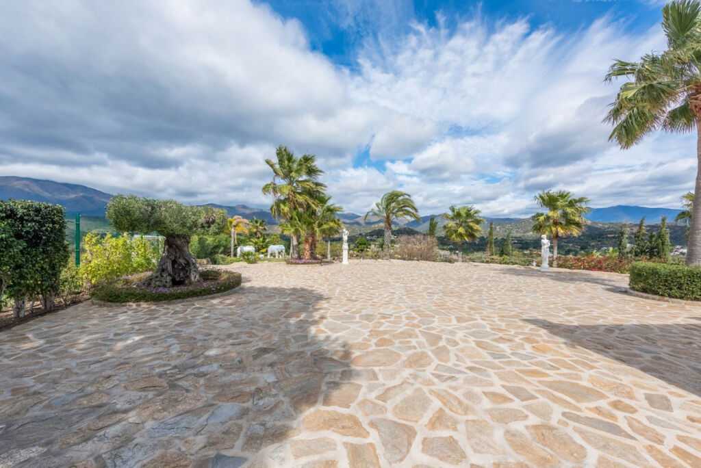 Detached Villa Estepona Málaga - image 51