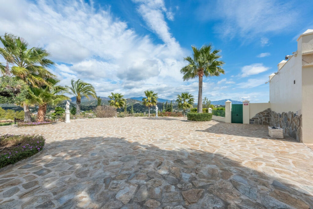 Detached Villa Estepona Málaga - image 52