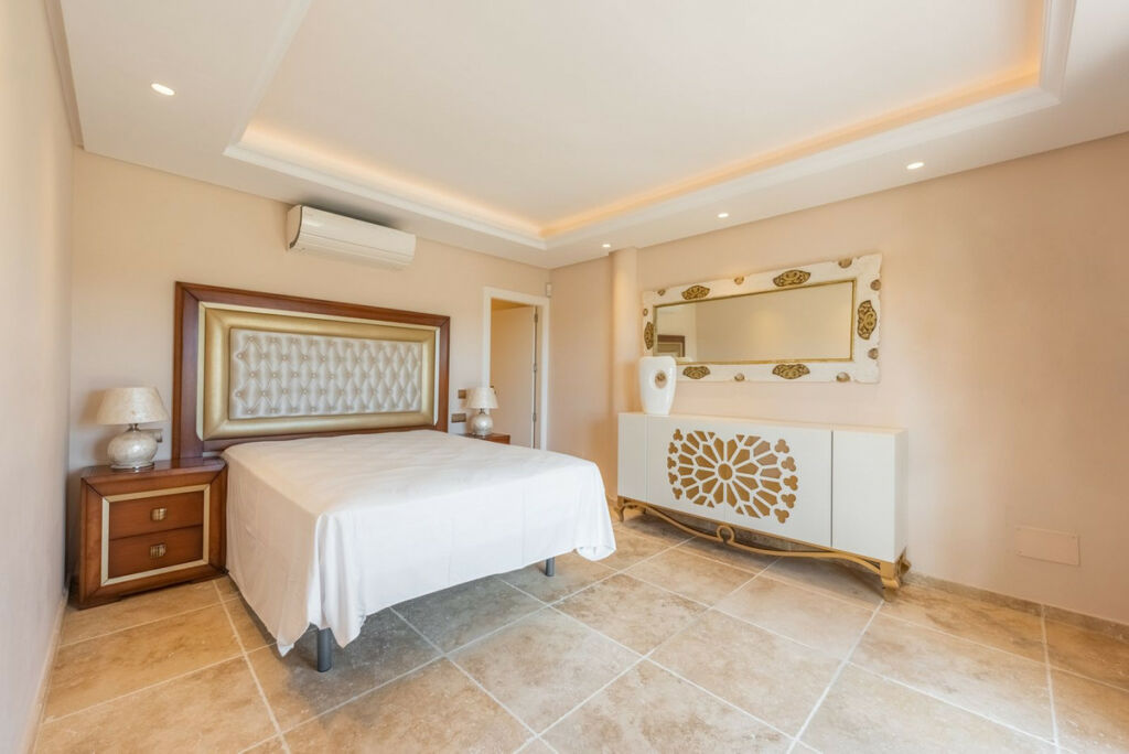 Detached Villa Estepona Málaga - image 54