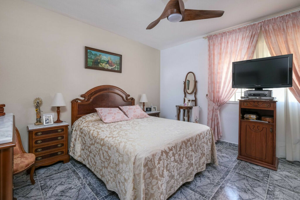 Detached Villa El Coto Málaga - image 6