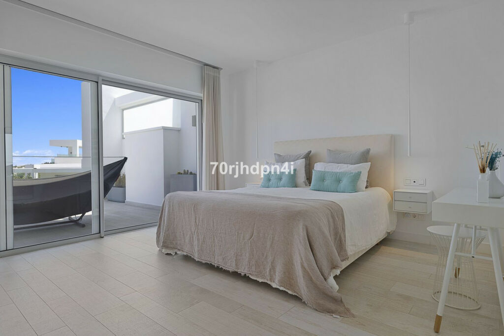 Middle Floor Apartment Casares Málaga - image 6