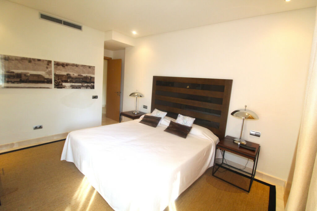 Middle Floor Apartment Sierra Blanca Málaga - image 6