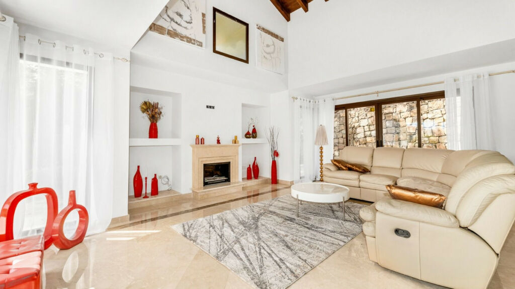 Detached Villa Los Arqueros Málaga - image 6
