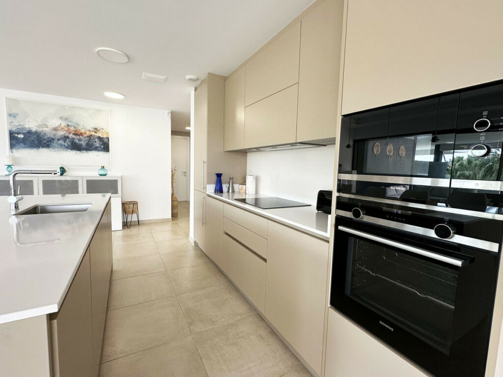 Middle Floor Apartment Estepona Málaga - image 6