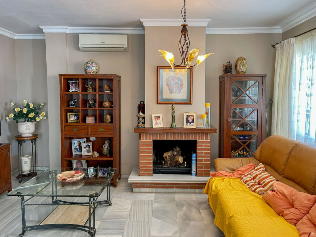 Detached Villa Fuengirola Málaga - image 6