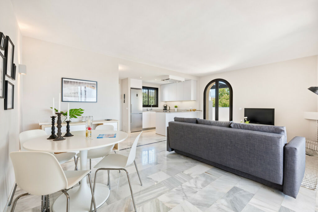 Top Floor Apartment Calahonda Málaga - image 6