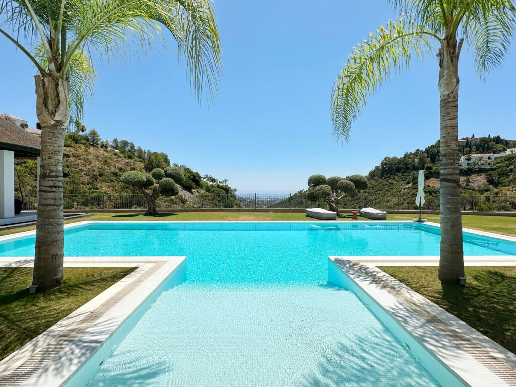 Detached Villa El Madroñal Málaga - image 7