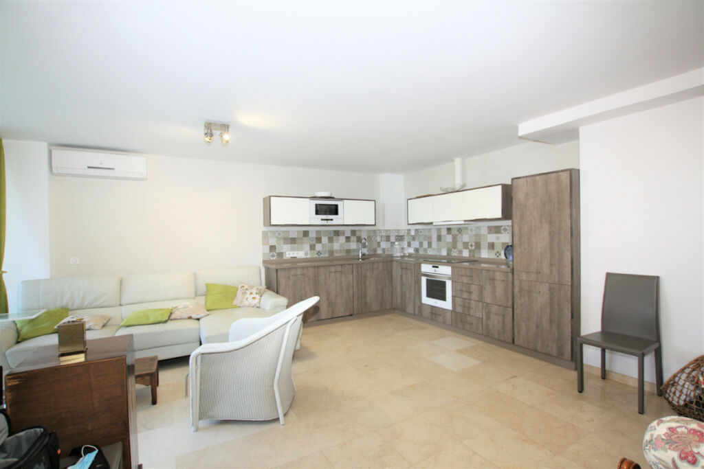 Middle Floor Apartment Marbella Málaga - image 5