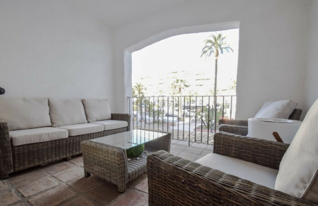 Middle Floor Studio Puerto Banús Málaga - image 6
