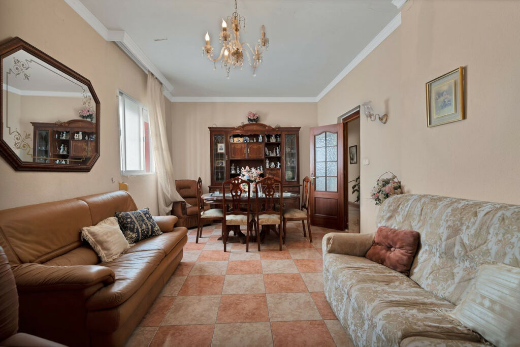 Detached Villa La Línea Cádiz - image 6