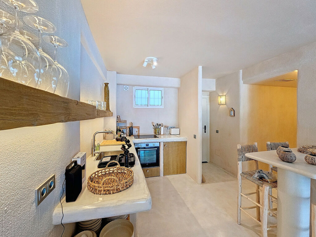 Middle Floor Apartment Estepona Málaga - image 3