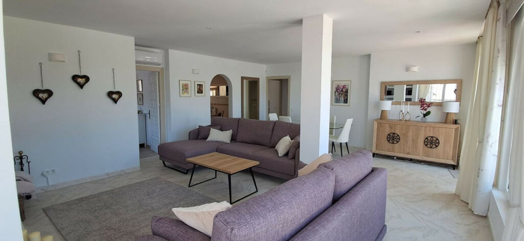 Detached Villa Estepona Málaga - image 6