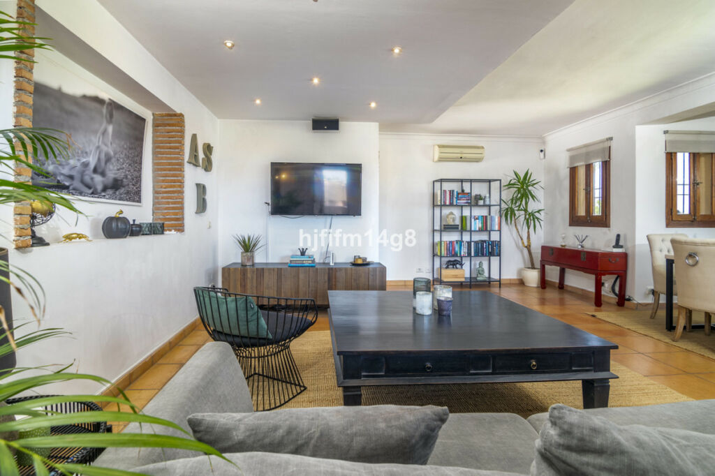 Detached Villa Benahavís Málaga - image 6