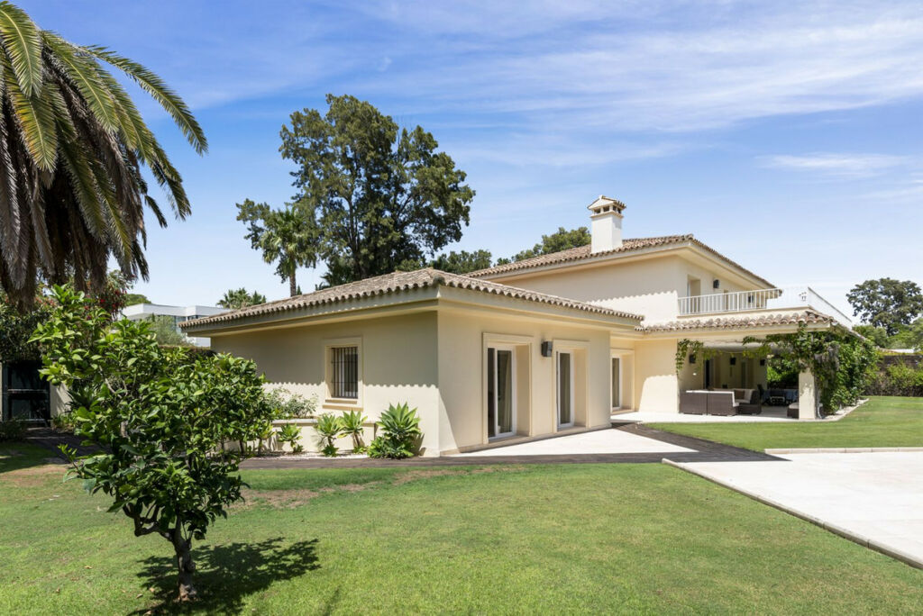 Detached Villa Sotogrande Costa Cádiz - image 11