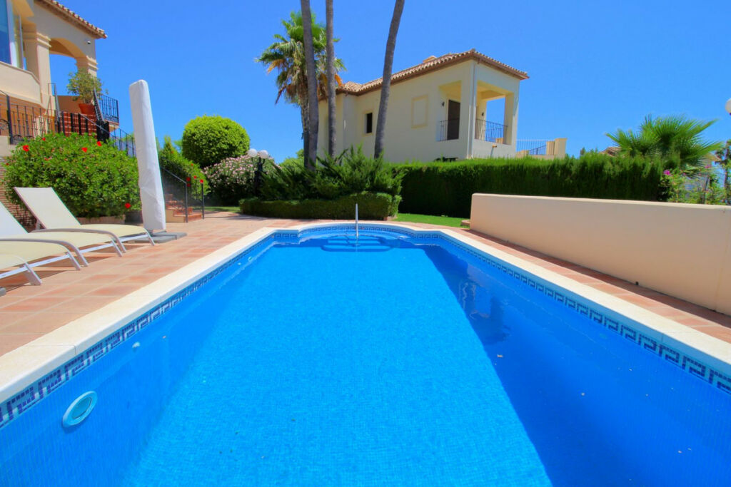 Detached Villa Los Arqueros Málaga - image 7