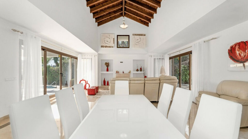 Detached Villa Los Arqueros Málaga - image 7