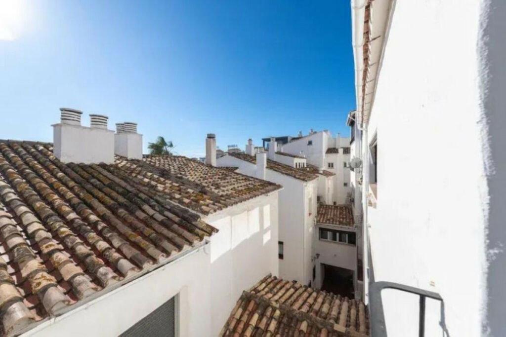 Middle Floor Apartment Puerto Banús Málaga - image 7