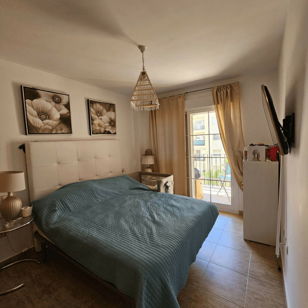 Middle Floor Apartment Estepona Málaga - image 7