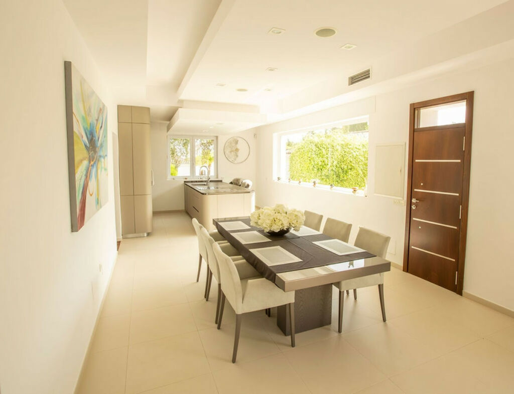 Detached Villa San Roque Club Cádiz - image 7