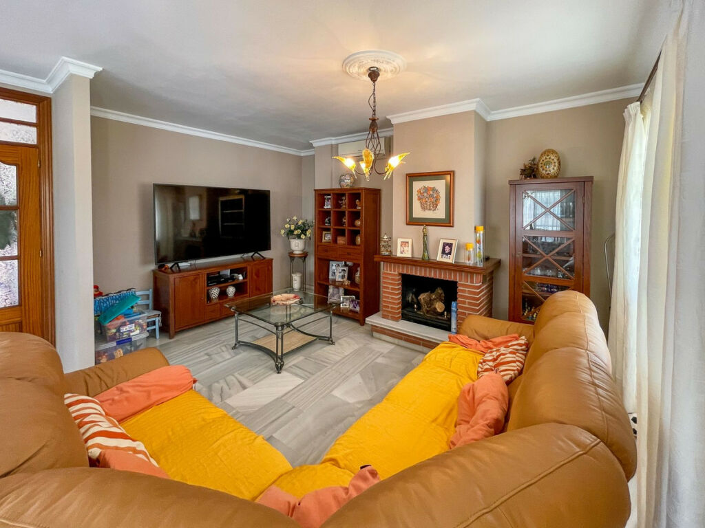 Detached Villa Fuengirola Málaga - image 7