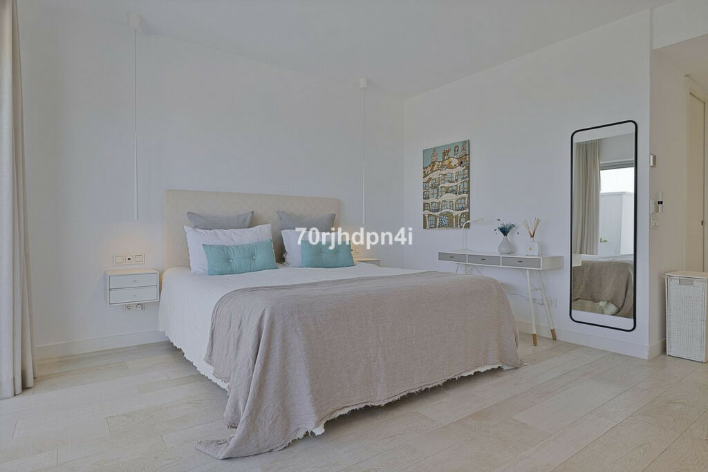 Middle Floor Apartment Casares Málaga - image 7