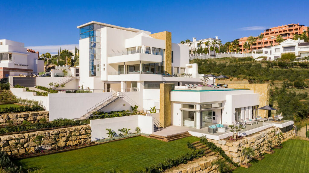 Detached Villa Los Flamingos Málaga - image 2