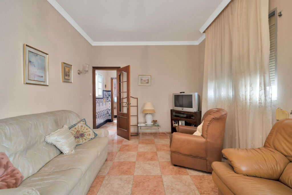Detached Villa La Línea Cádiz - image 7
