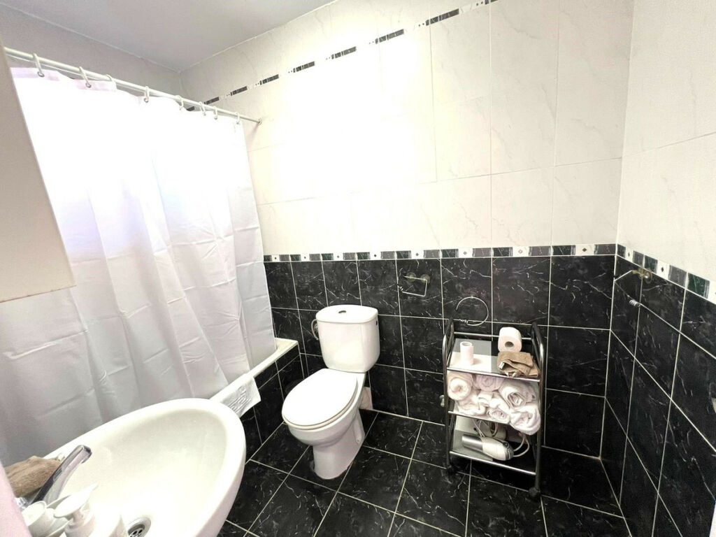 Middle Floor Apartment Calypso Málaga - image 7