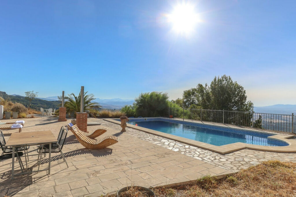 Detached Villa Alozaina Málaga - image 2