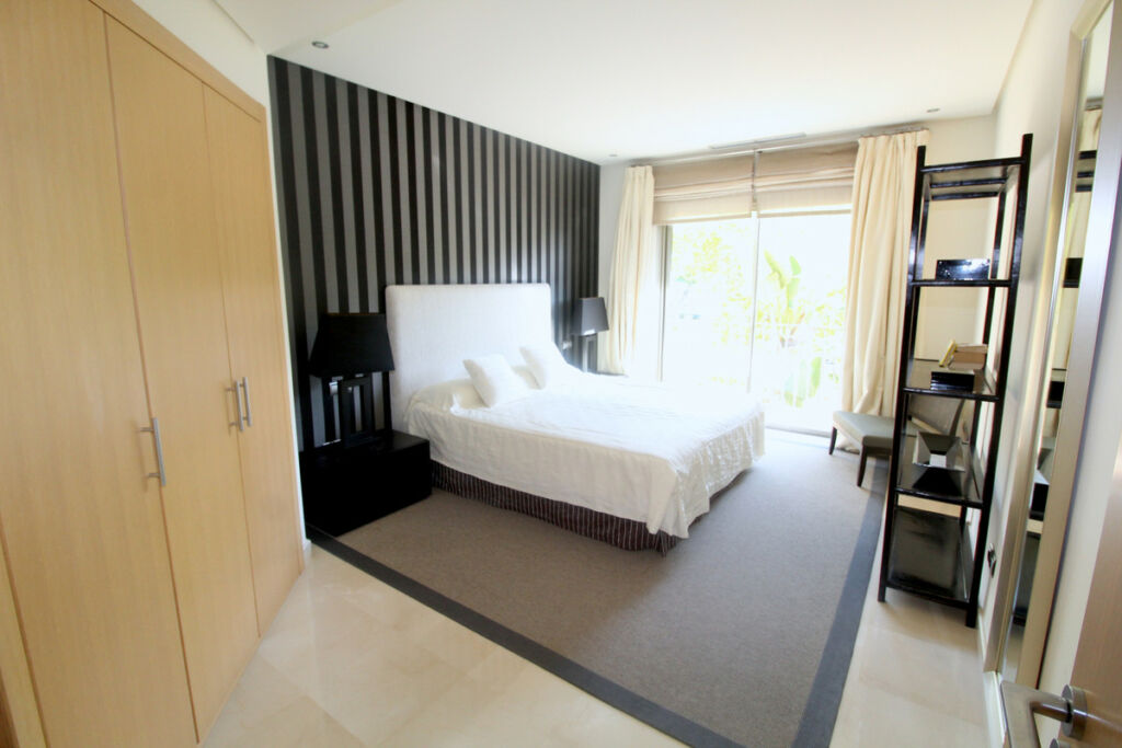 Middle Floor Apartment Sierra Blanca Málaga - image 8
