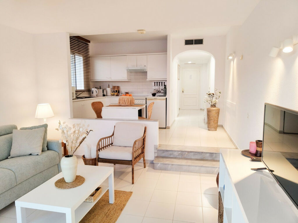 Middle Floor Apartment Riviera del Sol Málaga - image 8