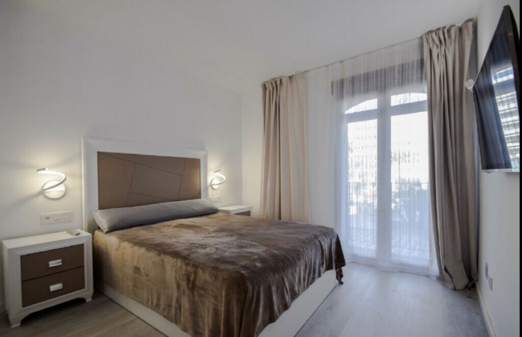 Middle Floor Studio Puerto Banús Málaga - image 8