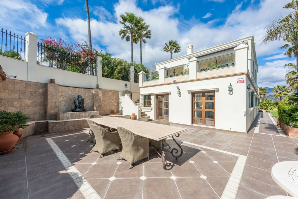 Detached Villa Estepona Málaga - image 8