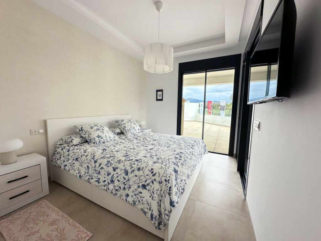 Middle Floor Apartment Estepona Málaga - image 8
