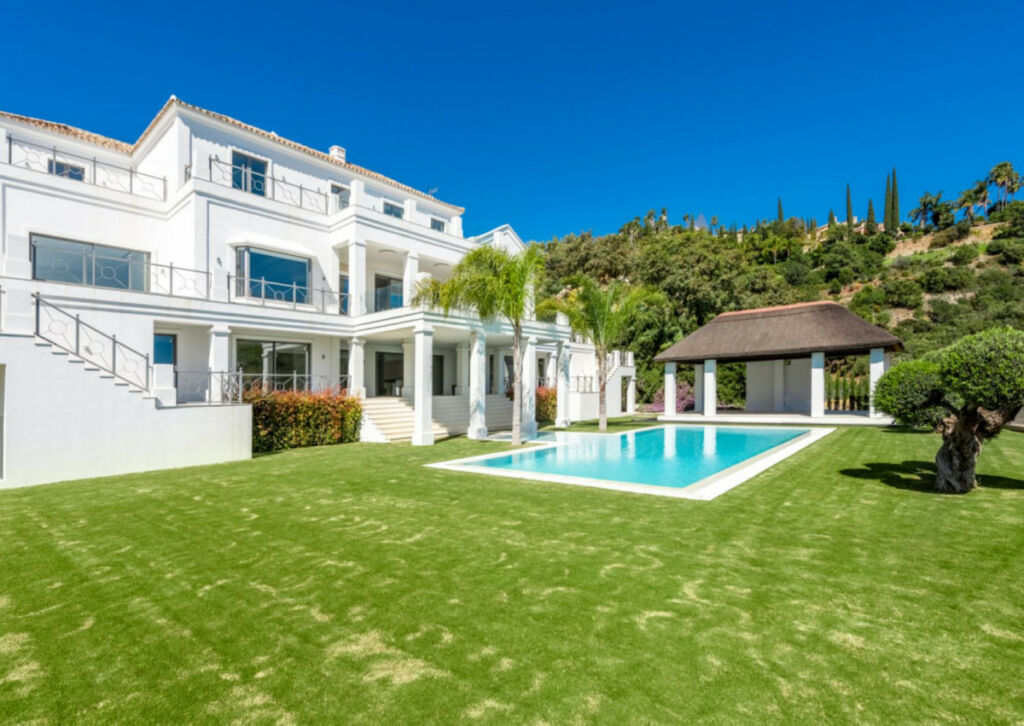 Detached Villa El Madroñal Málaga - image 3