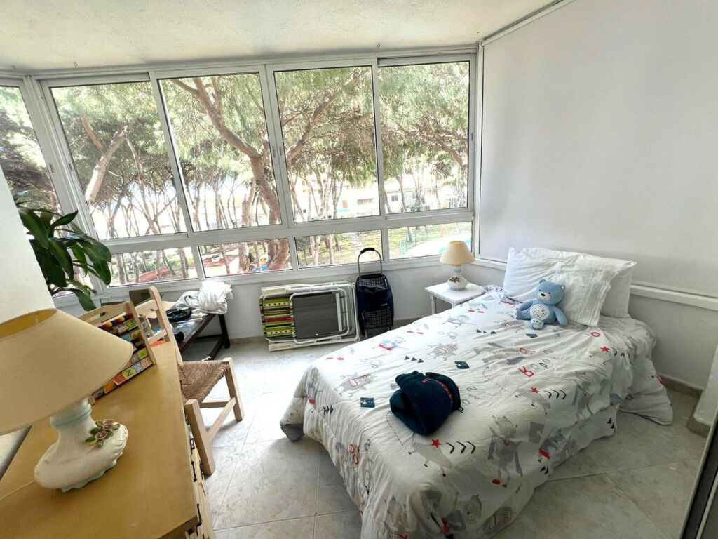 Middle Floor Apartment Calypso Málaga - image 8