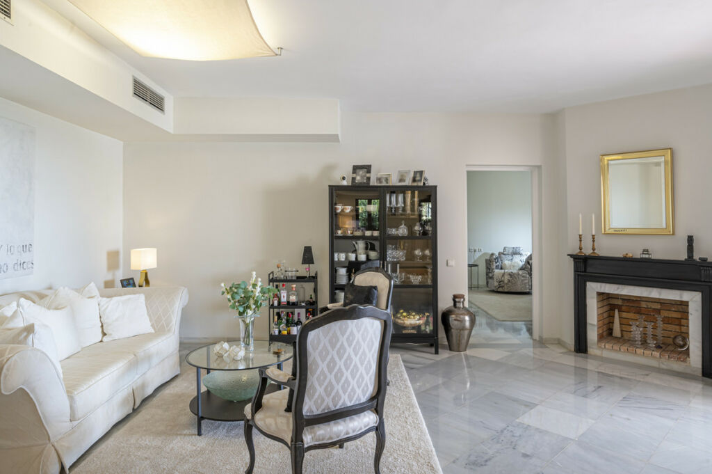 Middle Floor Apartment Benahavís Málaga - image 11