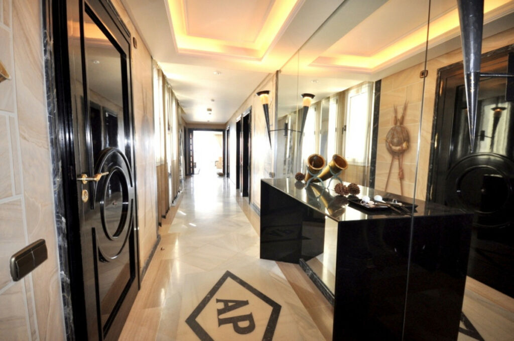 Middle Floor Apartment The Golden Mile Málaga - image 8