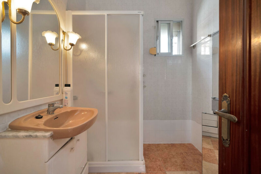 Detached Villa La Línea Cádiz - image 8
