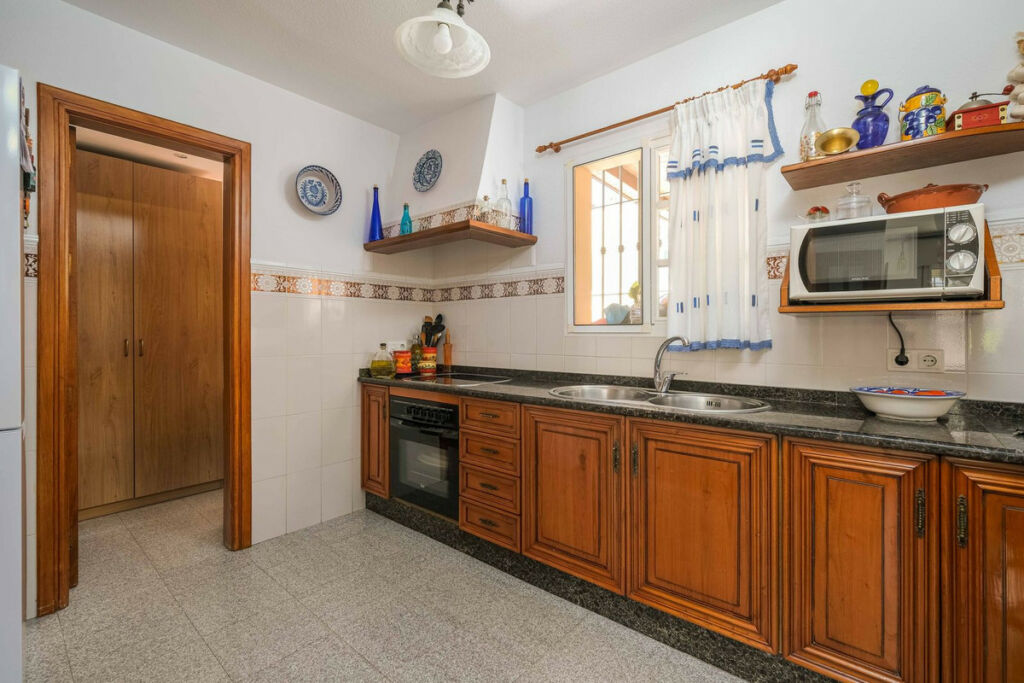 Detached Villa El Coto Málaga - image 8
