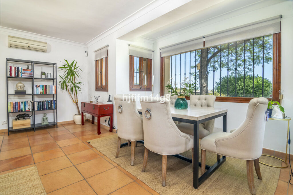 Detached Villa Benahavís Málaga - image 8