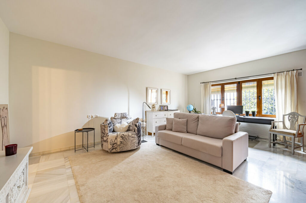 Middle Floor Apartment Benahavís Málaga - image 13