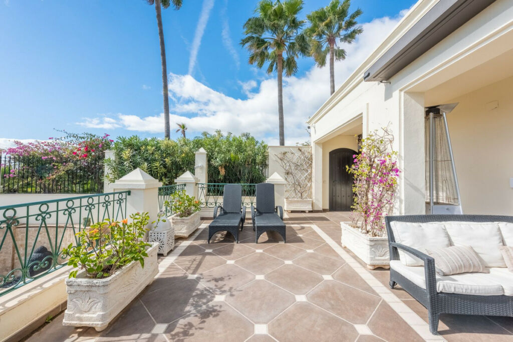Detached Villa Estepona Málaga - image 9