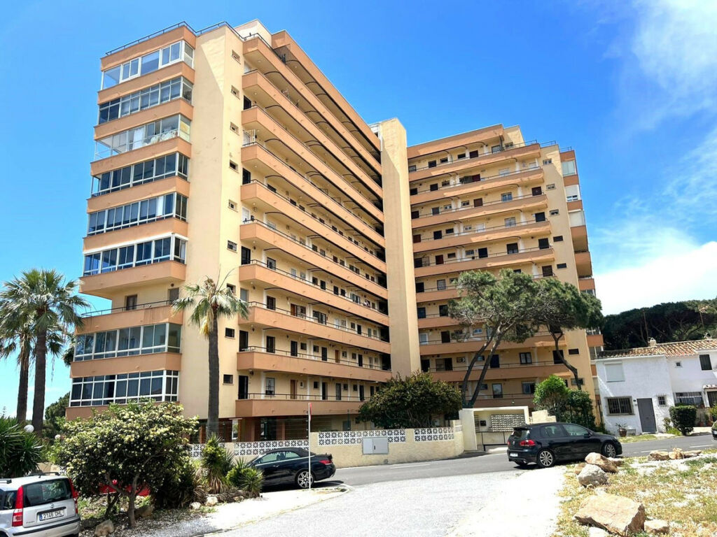 Middle Floor Apartment Calypso Málaga - image 9