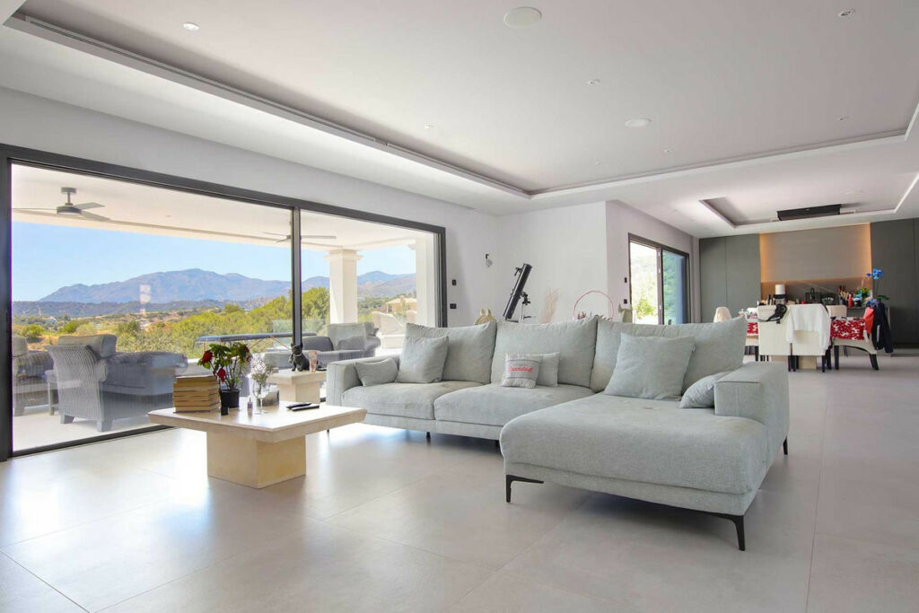 Detached Villa Marbella Málaga - image 4