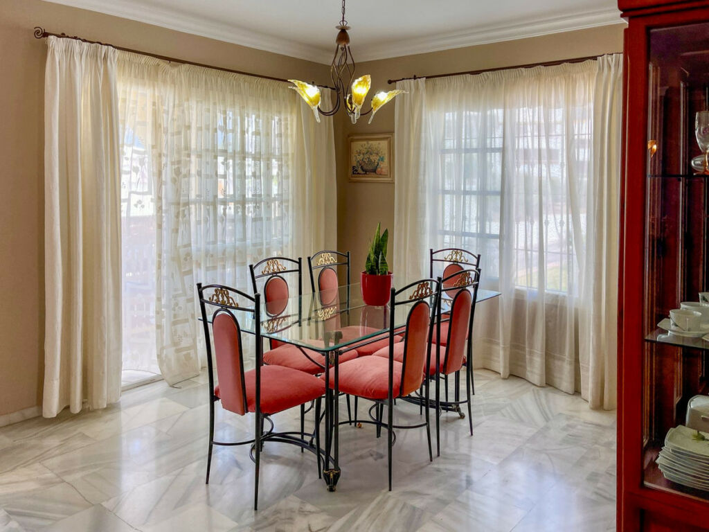 Detached Villa Fuengirola Málaga - image 9