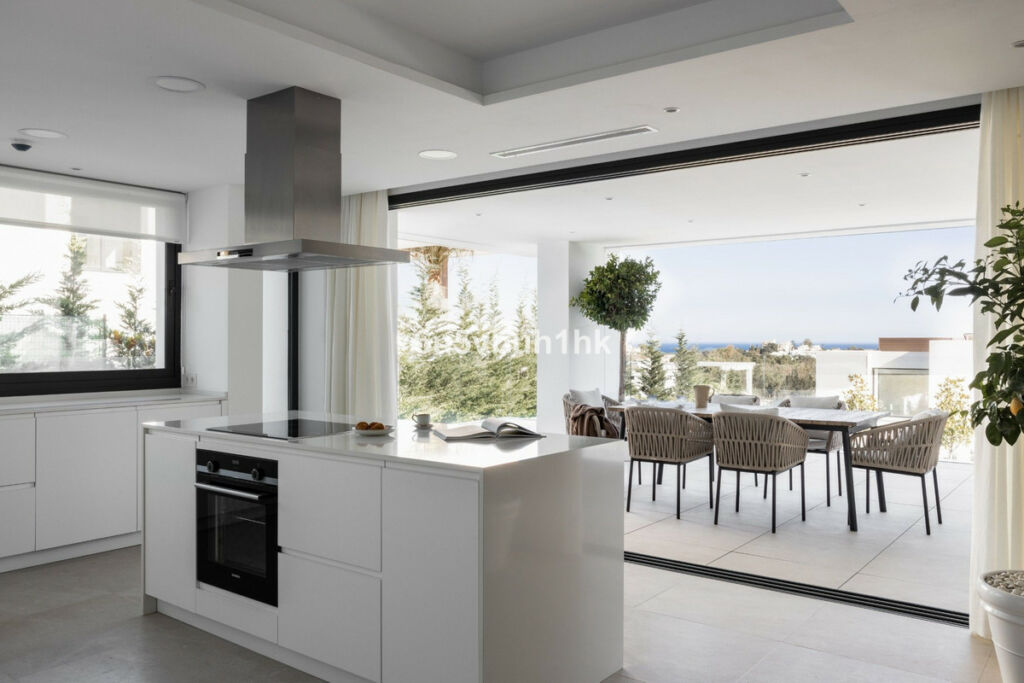 Detached Villa Benahavís Málaga - image 9