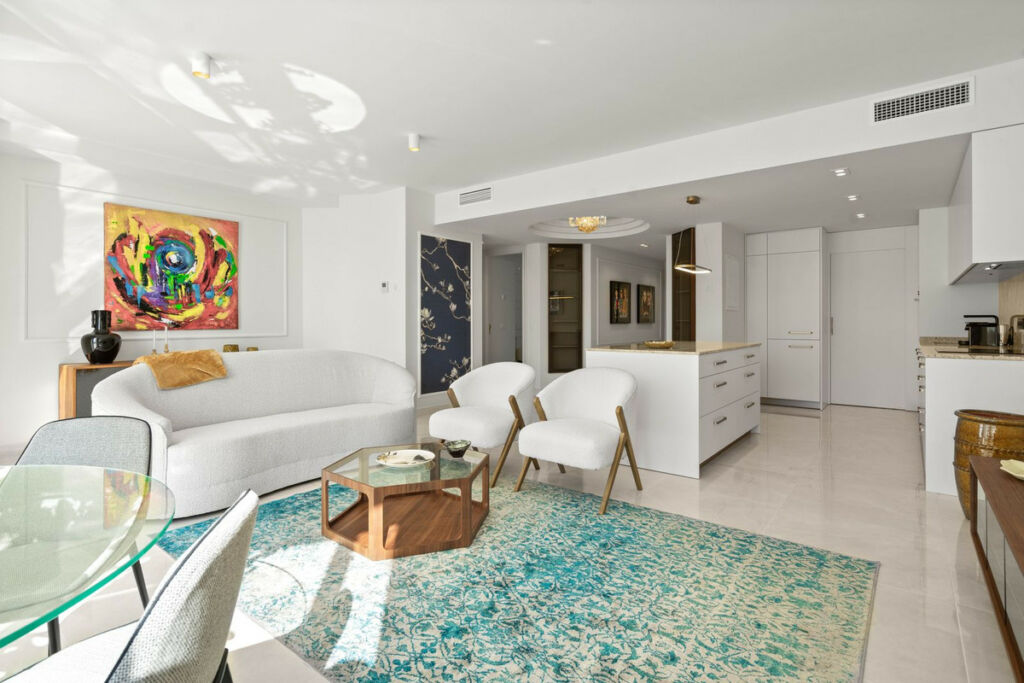 Middle Floor Apartment New Golden Mile Málaga - image 9