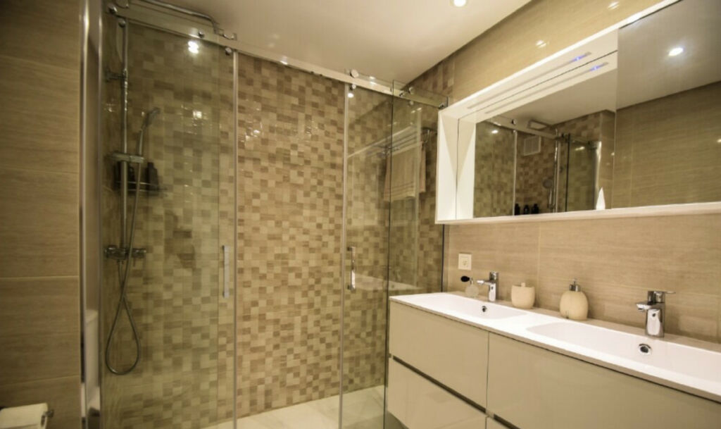 Middle Floor Studio Puerto Banús Málaga - image 9