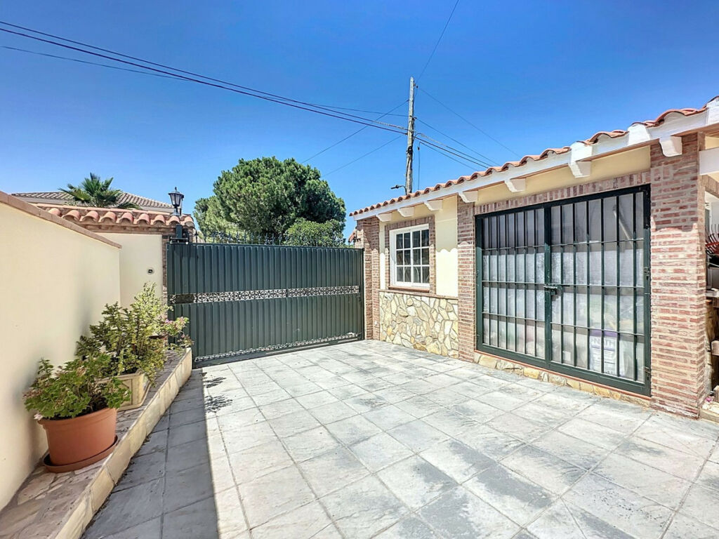 Detached Villa Alhaurín de la Torre Málaga - image 9